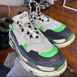 Size 11 Balenciga , 9/10 Scruffy addition